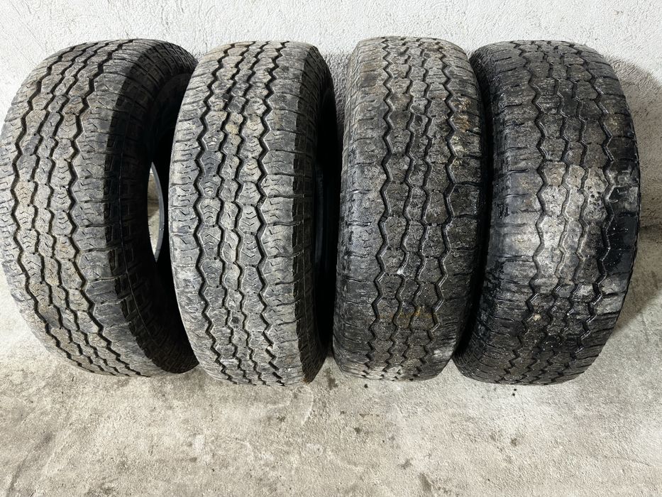 Продавам джипови гими 235 75 15