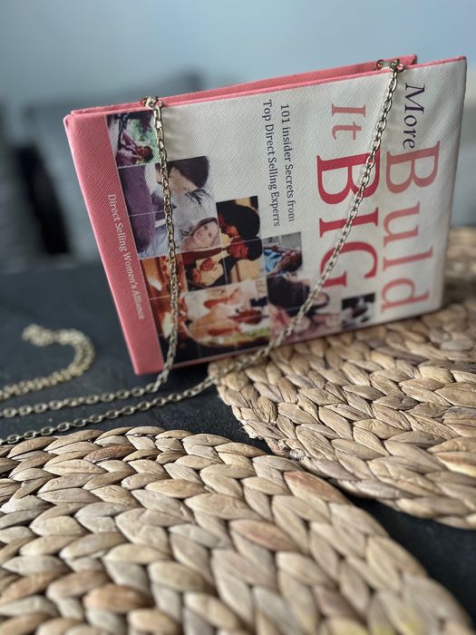 Нова кокетна чанта-книга