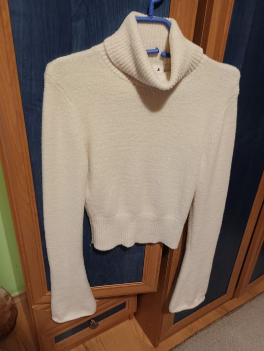 Дамски пуловер с поло яка в бежов цвят