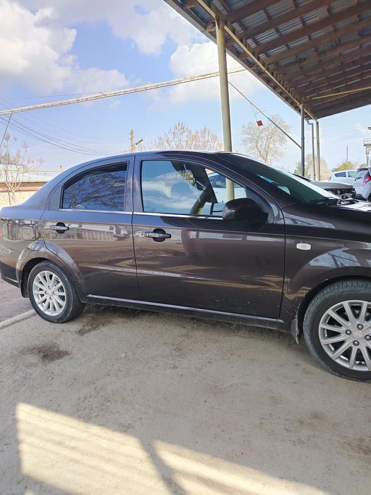 Некся 3 сотилади афтамат