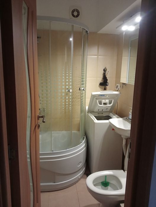 Vánd garsonierà  Ultracentral  Piatra Neamt 37.000  piata 22 Decembrie