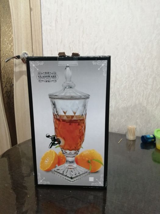 Графин для лимонада новый, резной с крышкой и краном