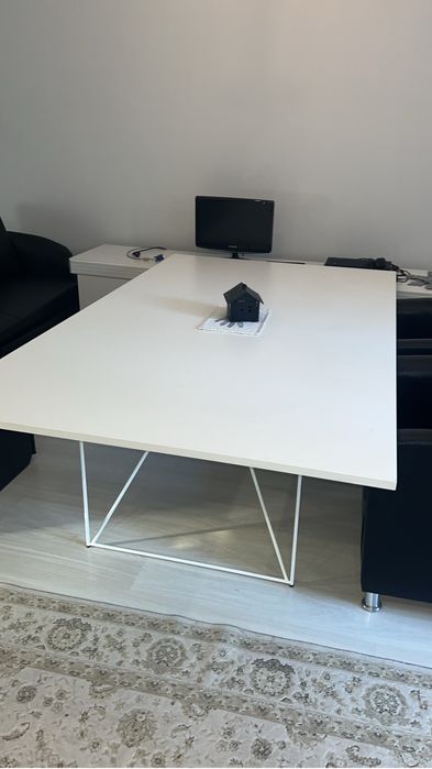 Переговорный стол