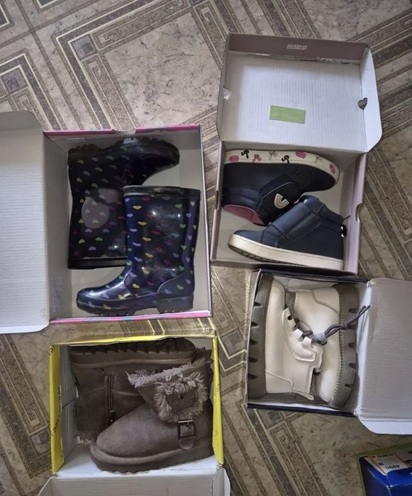 Продам обувь детскую