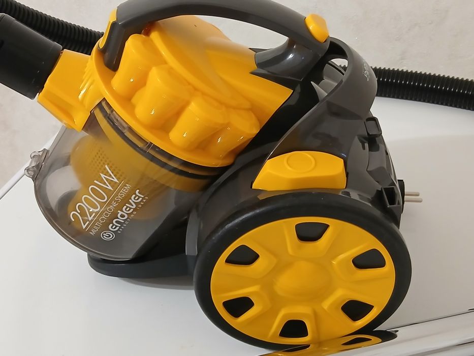 Продаю мощный пылесос