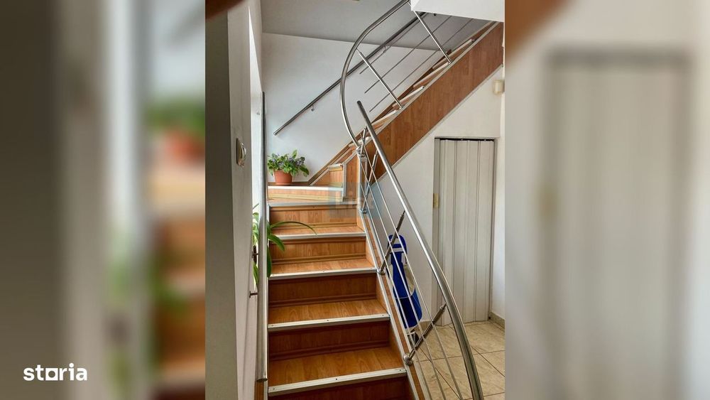 Casă 8 camere în Coiciu | 2 bucătării | 3 băi | Parcare 2-3 mașini