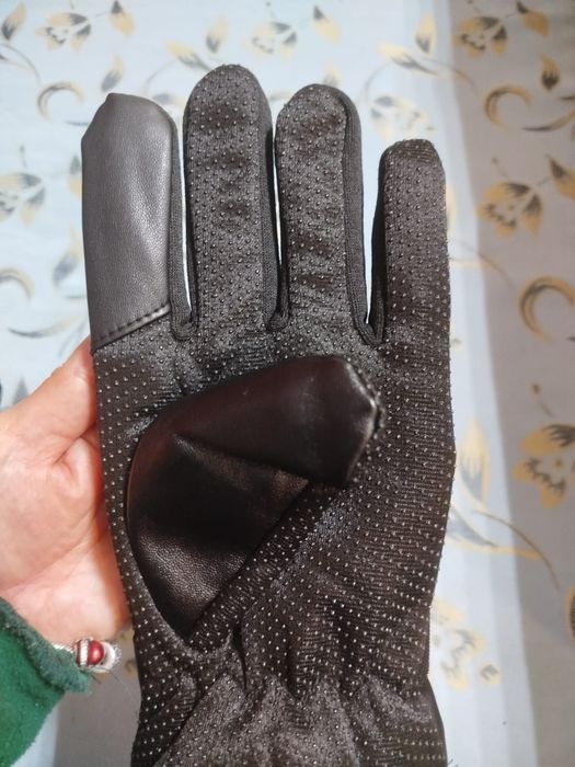 Продаётся перчатка зимняя