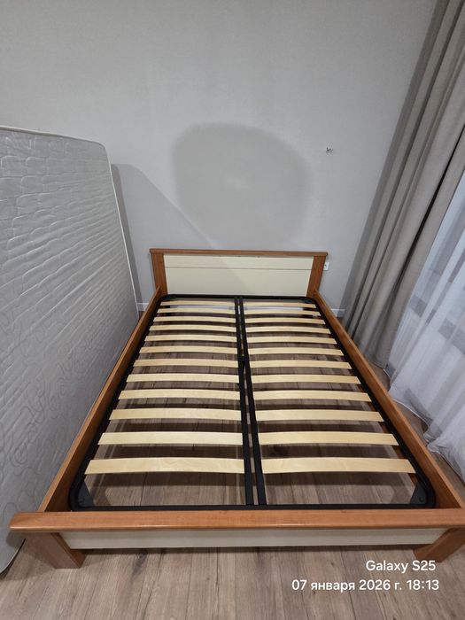 Продам кровать с матрасом