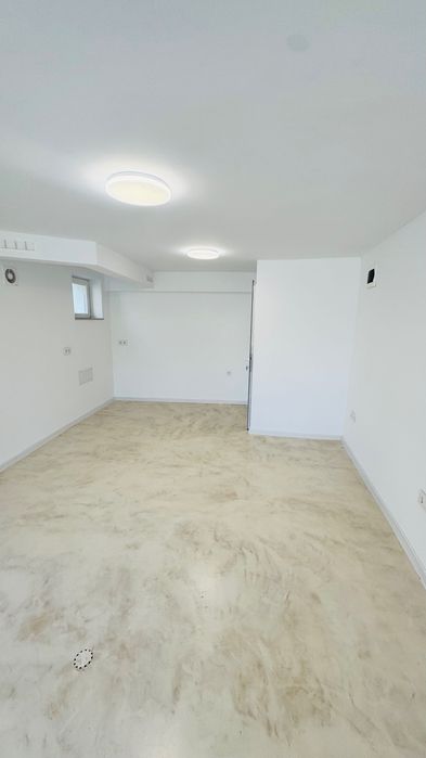 Отдава под наем помещение със статут гараж 29,5 м.кв. София Прощад Папа Йоан Павел II N 3