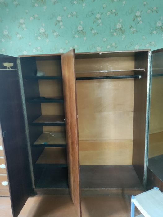 Шифоньер вместительный