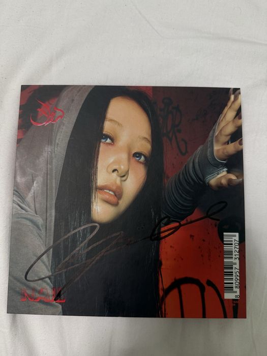 Продавам signed подписан kpop албум nail на YVES yves от loona