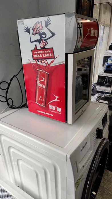 Maлък Хладилник-Малка Хладилна Витрина 40 литра