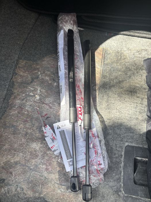 Амортесйори за бгажник бмв е90