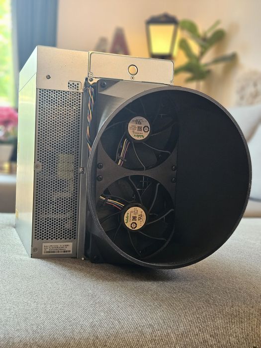 Antminer S19 / S21 Fan Cover 8" – адаптер за 2x12 см вентилатори към 8" (200 мм) въздуховод
