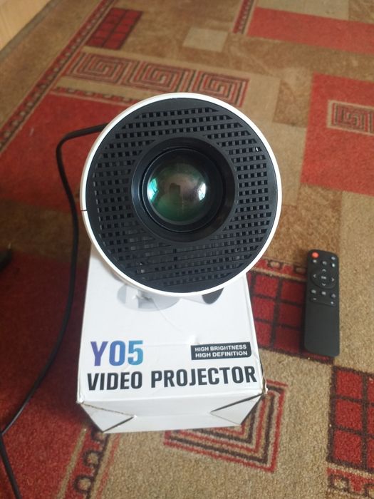 Новый проектор продаю