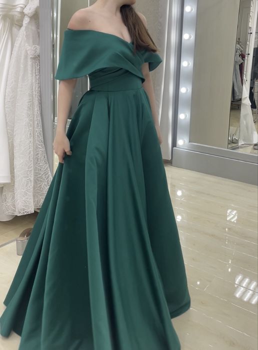 Вечернее изумрудное платье