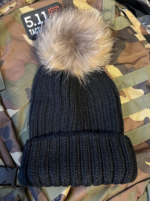 дамска шапка зимна голям естествен пух лисица тик так копче и се сваля