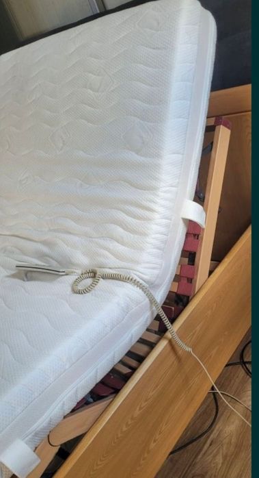 Pat medical cu telecomandă