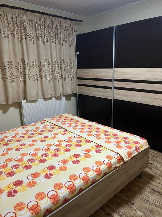 Închiriez apartament
