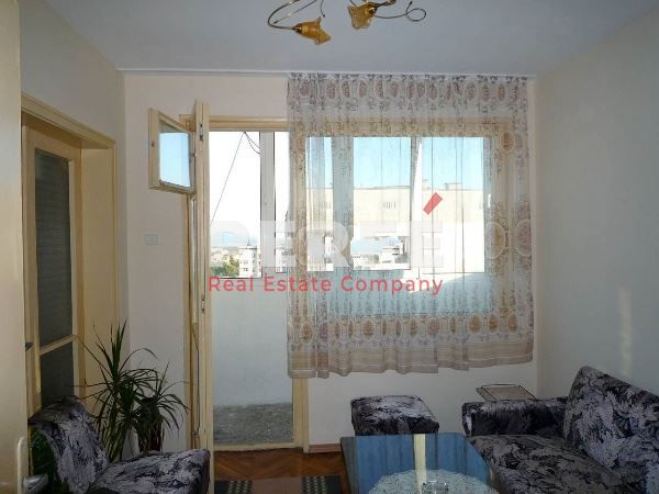 Дава се под наем Тристаен апартамент в Бургас, Център - 75 кв.м за 331.5 € - Снимка #2