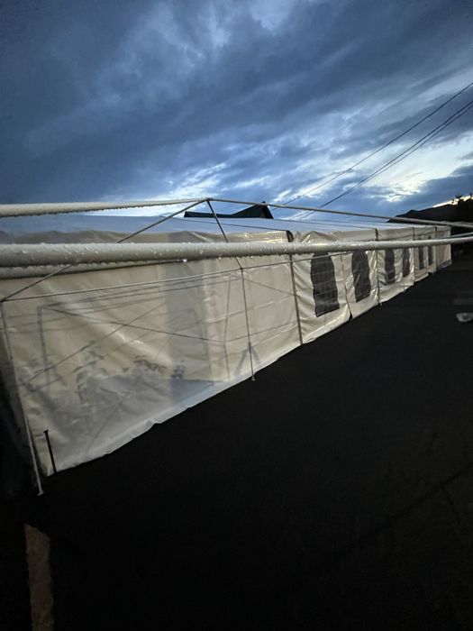 Vand cort complet utilat pentru evenimente