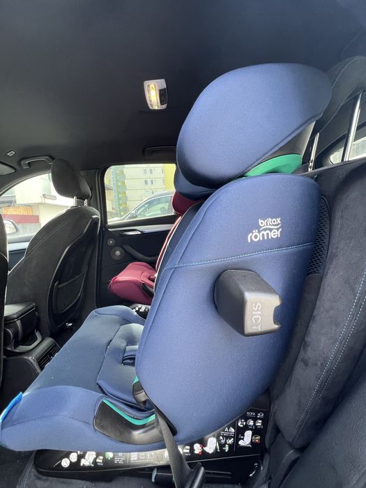 Vând scaun auto Britax Römer Advansafix i-Size
