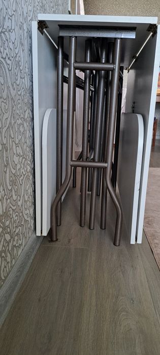 Продам стол в гостинную