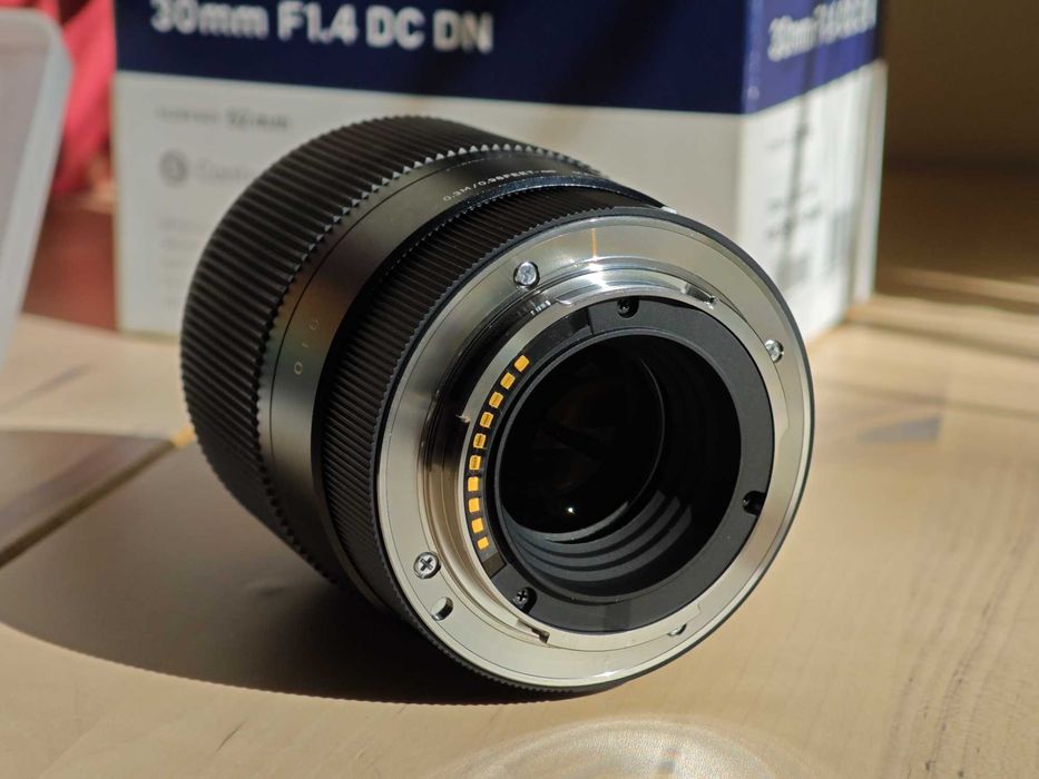 Обектив Sony E 18-135mm f/3.5-5.6 OSS и Обектив Sigma 30mm f/1.4 DC DN Contemporary - Sony E / В ГАРАНЦИЯ!!