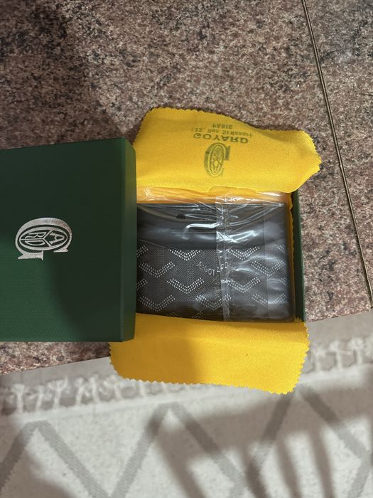 Чисто нов Goyard cardholder