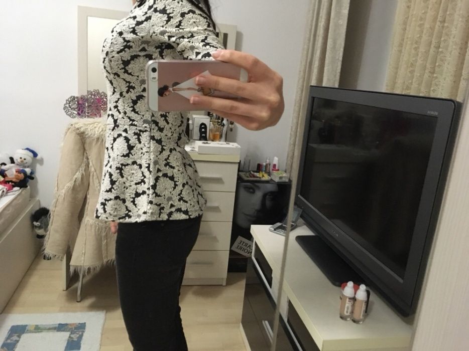 Vand bluza c and a, alb cu negru, xs, noua cu eticheta