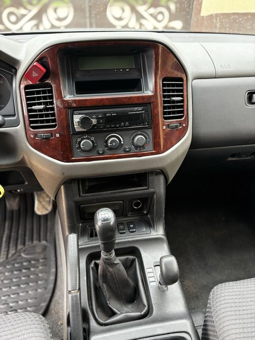 Mitsubishi pajero mk3