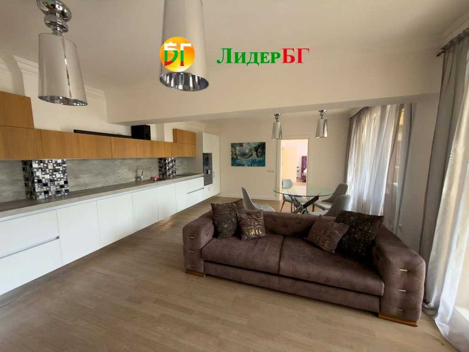 Тристаен апартамент с гледка към басейна в Аргищ Партез