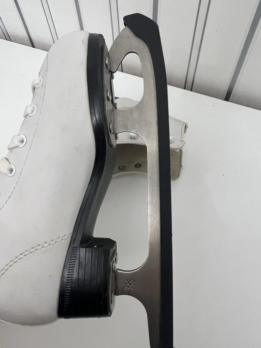 Коньки для девочки 31-32 размера