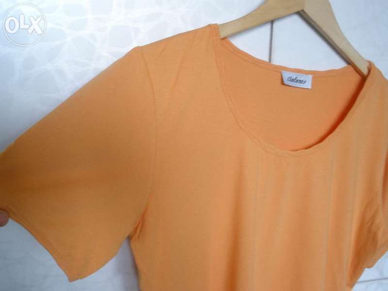 2 блузки М и трета подарък