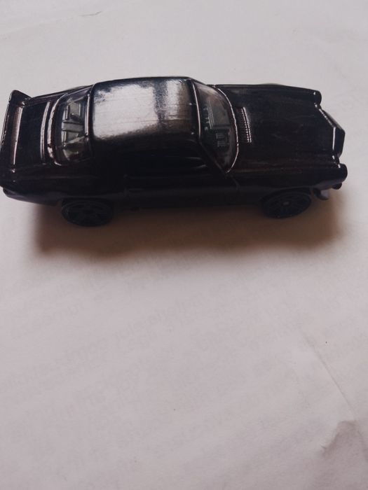 Vând mașinuță metal colectie