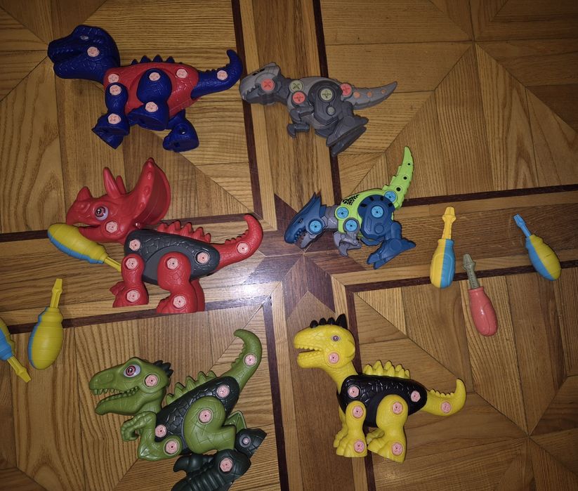 Продам конструктор динозавров б/у
