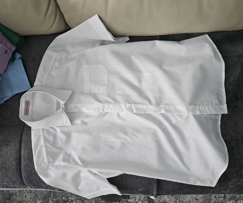 Vând cămăși noi, băieți, 12 ani