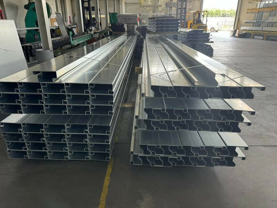 Vând profile de container zincate 3.800 lei