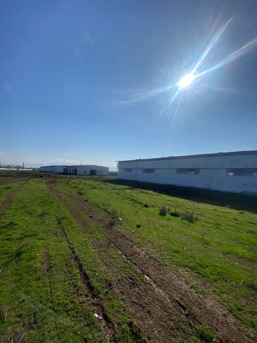 2 гектар жой 1800м2 биноси билан сотилади нотурар кадастри жой