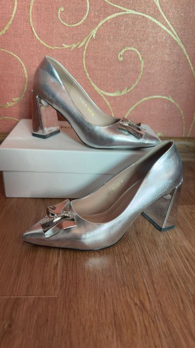 Туфли женские ..