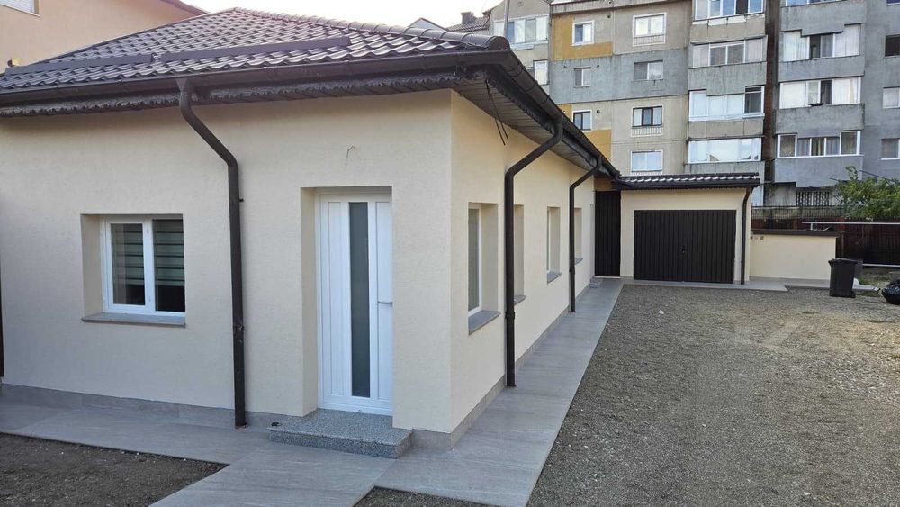 Casa si curte amenajate comerical pentru birouri