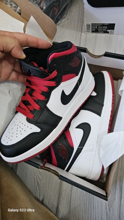 Papuci Air Jordan  1 mid