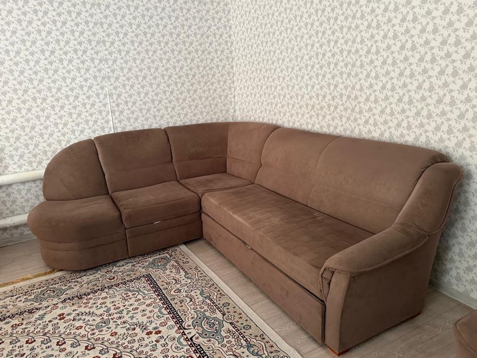 Продам диван в зал