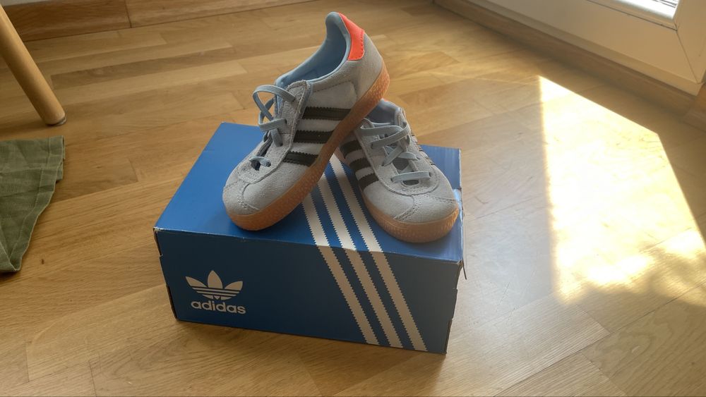 Детски обувки Adidas Gazelle, размер 27