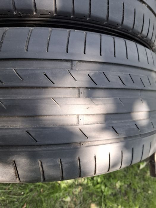 Продавам 2 броя Летни гуми 235/40/19 -96Y* ДОТ 4519*4,5 мм грайфер