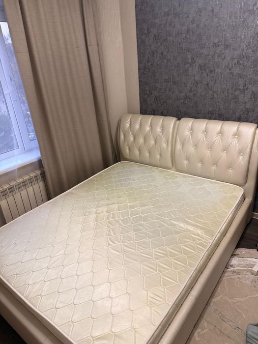 Продам кровать с матрасом
