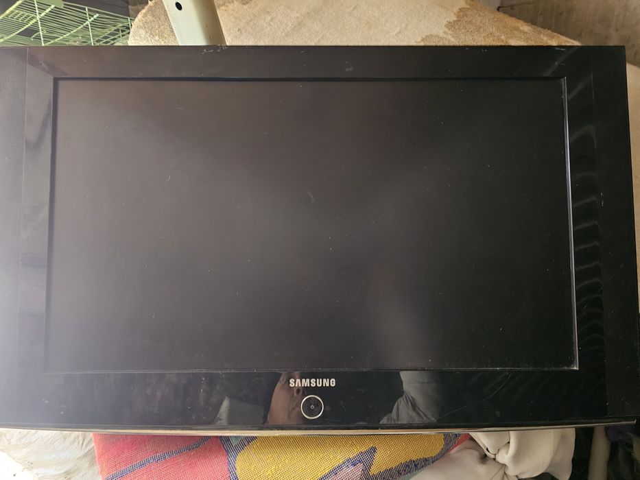 Срочно продам телевизор самсунг 32  не смарт. всёсмарт. Всё.
,