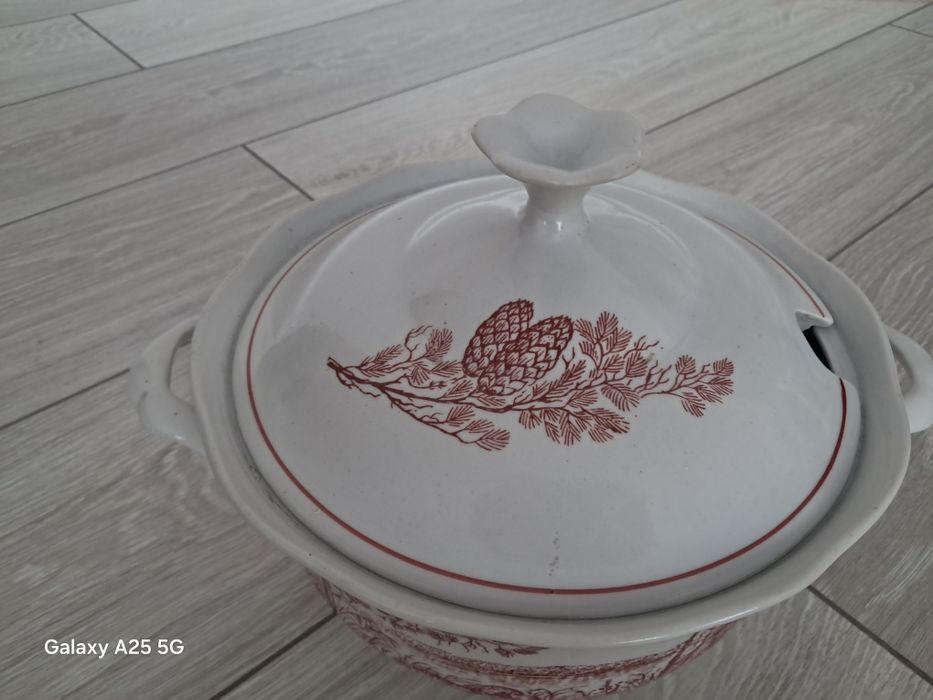 Срочно продам супницу фарфоровую СССР.