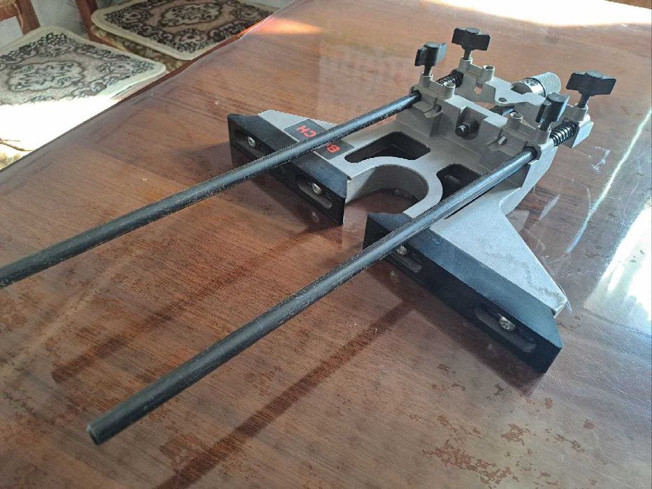 Фрезер  BOSCH Professional GOF 1250 CE HEVY DUTY