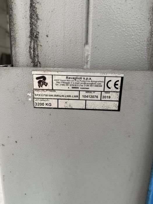 3 x Elevatoare 3.2T Ravaglioli